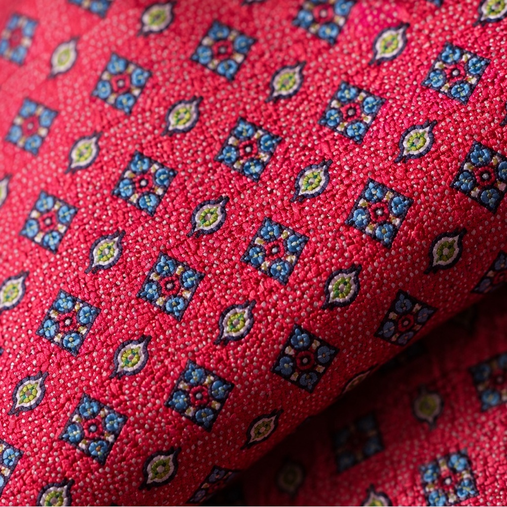 Soft Raspberry Kiton tie in Textured Silk - Picture 5 of 7